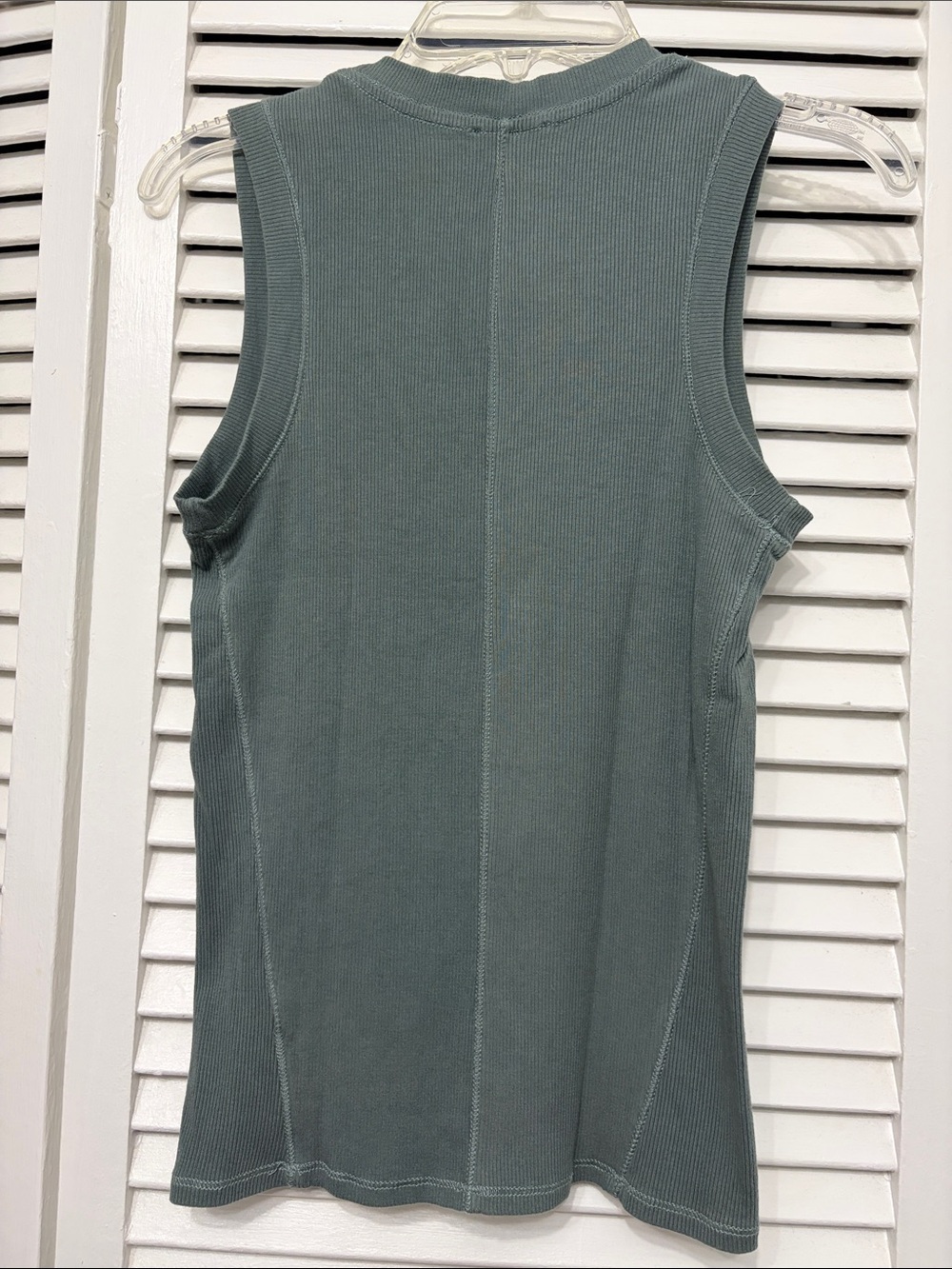 URBAN DAISY Ribbed Tank Top - Picture 3 of 4